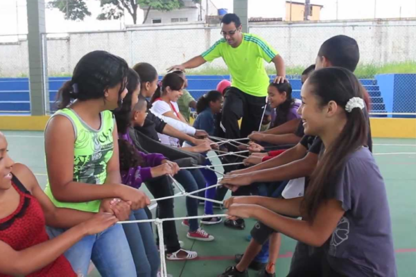 Educação Física com Ênfase em Jogos Recreativos